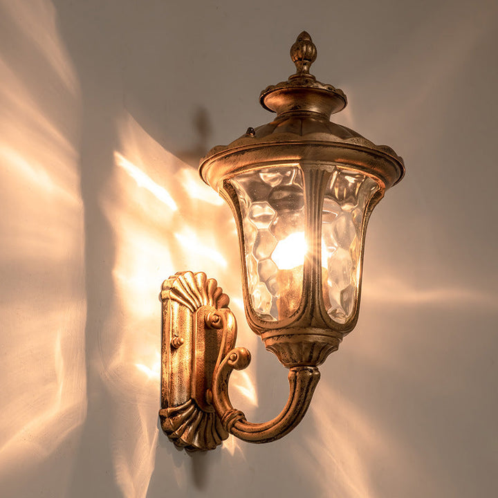 Traditionelle europäische wasserdichte kastellförmige Aluminium-Glas 1-Licht Außenwandleuchte für den Garten