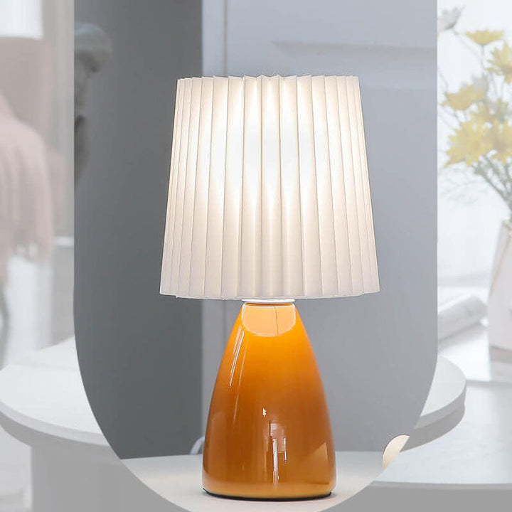 Skandinavische Retro-Tischlampe mit gefaltetem Schirm und Glasbasis