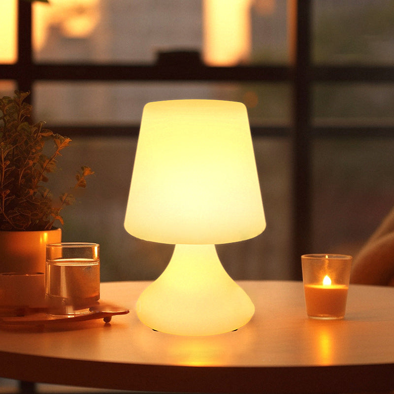 Moderne Minimalistische PE Becherform USB LED Tischlampe Nachtlicht für Außenpatio