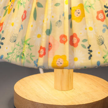 Moderner minimalistischer kreativer Eisenblumenform 1-Lampen Tischlampe
