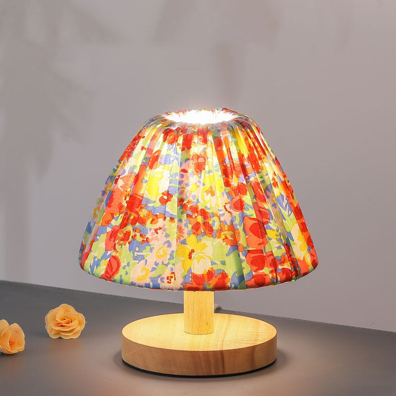 Moderner minimalistischer kreativer Eisenblumenform 1-Lampen Tischlampe