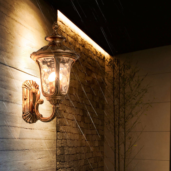Traditionelle europäische wasserdichte kastellförmige Aluminium-Glas 1-Licht Außenwandleuchte für den Garten