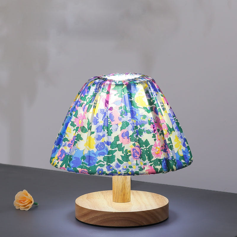 Moderner minimalistischer kreativer Eisenblumenform 1-Lampen Tischlampe