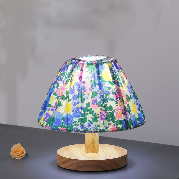 Moderner minimalistischer kreativer Eisenblumenform 1-Lampen Tischlampe