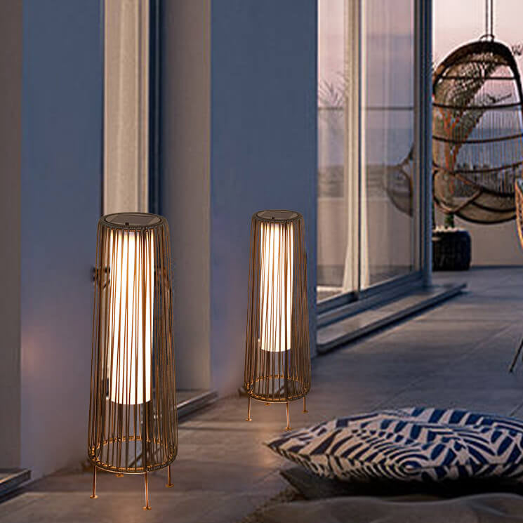 Modern Minimalist Solar Wasserdicht Rund Vertikal Ziehen Streifen Eisen Rattan LED Steh Bodenlampe Für Außen Terrasse