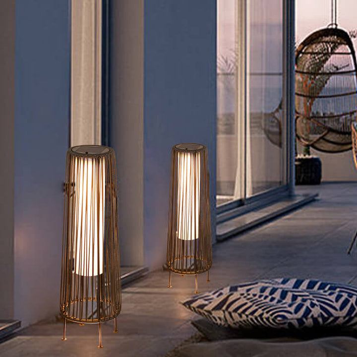 Modern Minimalist Solar Wasserdicht Rund Vertikal Ziehen Streifen Eisen Rattan LED Steh Bodenlampe Für Außen Terrasse