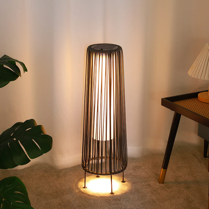 Modern Minimalist Solar Wasserdicht Rund Vertikal Ziehen Streifen Eisen Rattan LED Steh Bodenlampe Für Außen Terrasse