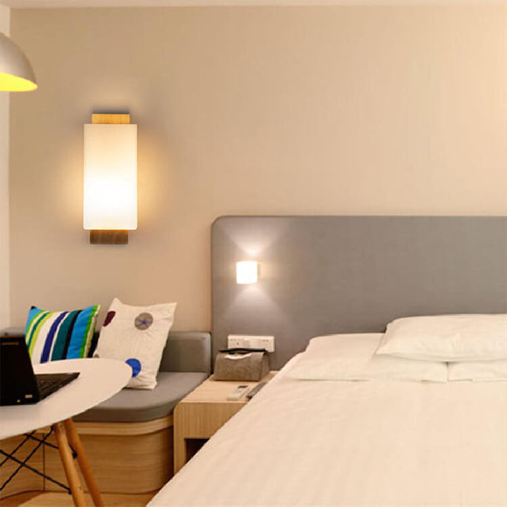 Moderne minimalistische solide Holzkuben-Glas-Säule 1-Lampe Wandleuchten