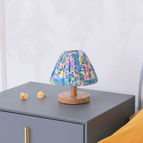 Moderner minimalistischer kreativer Eisenblumenform 1-Lampen Tischlampe