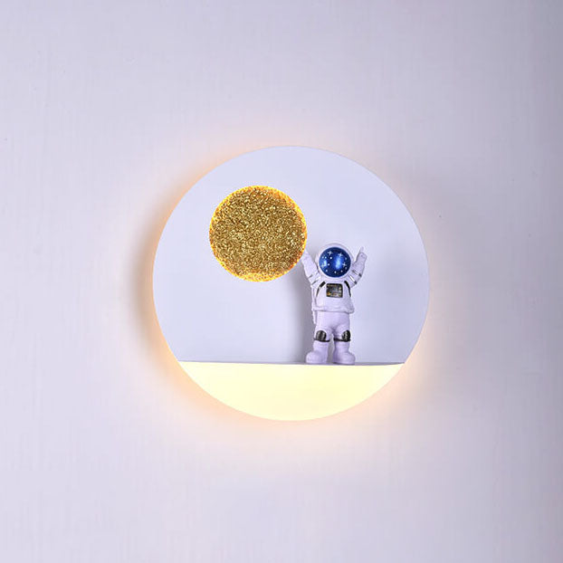 Zeitgenössische kreative Eisenharz runde Astronaut LED Wandlampe für Schlafzimmer