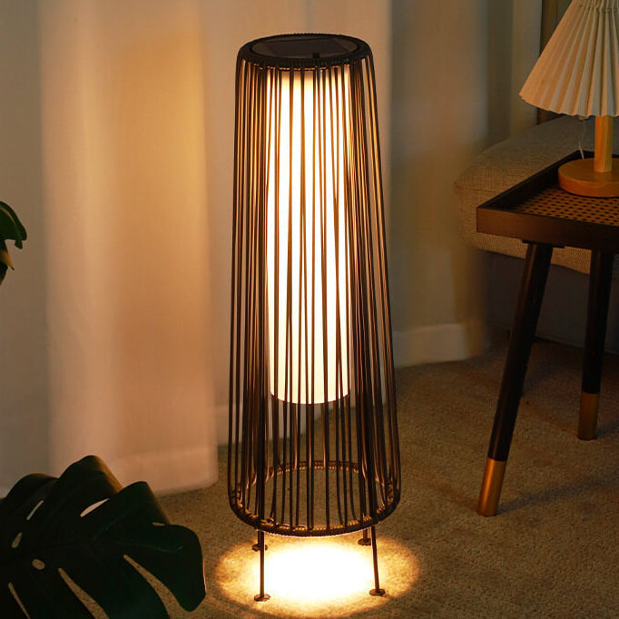 Modern Minimalist Solar Wasserdicht Rund Vertikal Ziehen Streifen Eisen Rattan LED Steh Bodenlampe Für Außen Terrasse