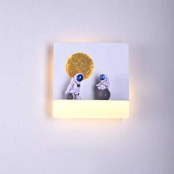 Zeitgenössische kreative Eisenharz runde Astronaut LED Wandlampe für Schlafzimmer