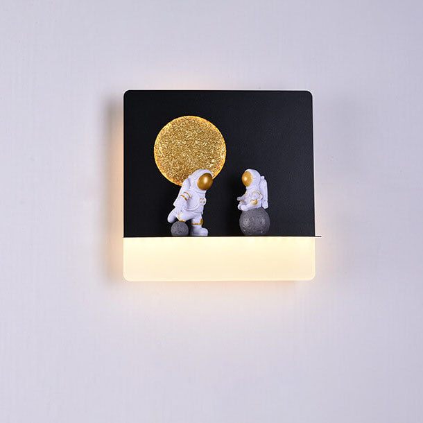 Zeitgenössische kreative Eisenharz runde Astronaut LED Wandlampe für Schlafzimmer