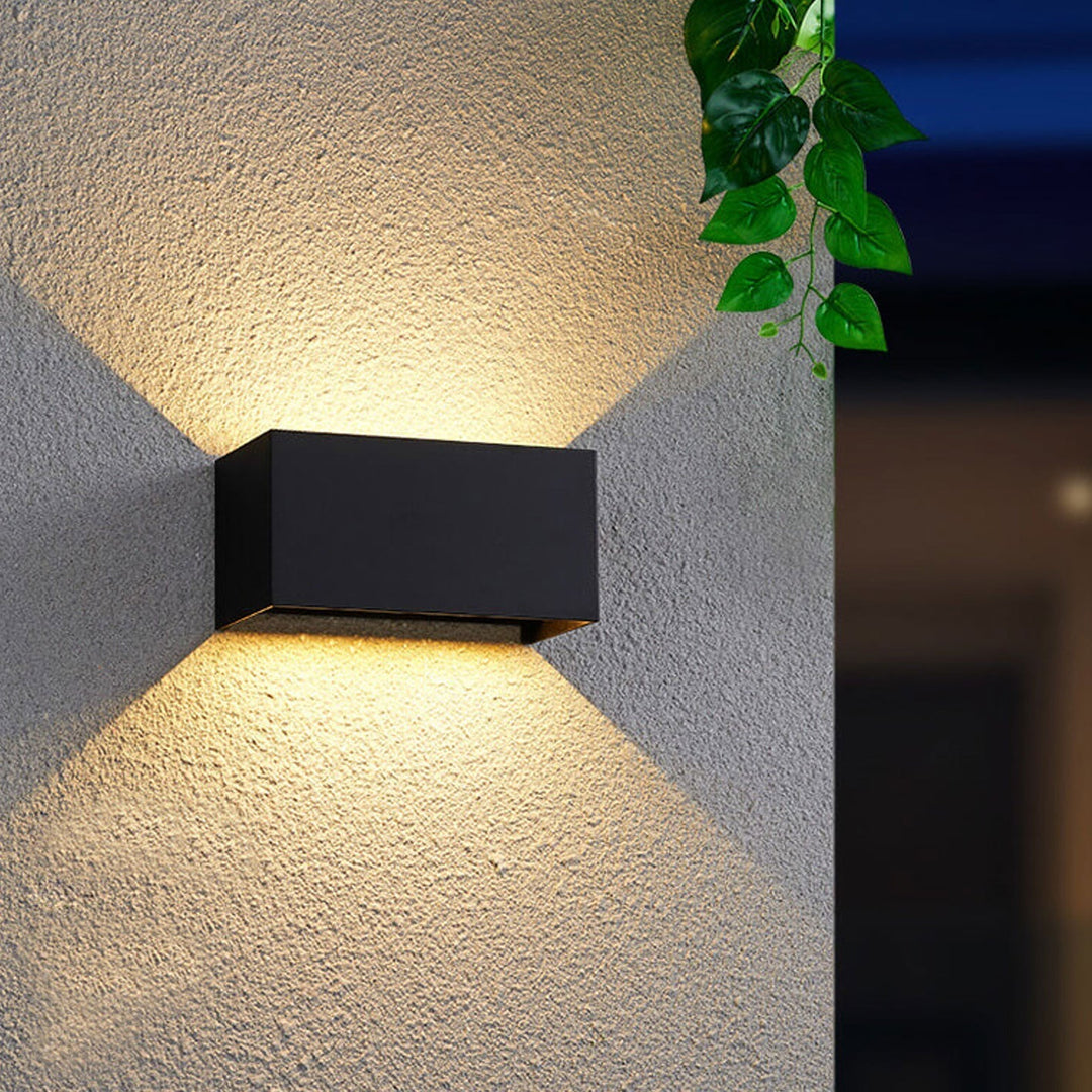 Moderne wasserdichte rechteckige LED-Wandleuchte für den Außenbereich mit Beleuchtung nach oben und unten