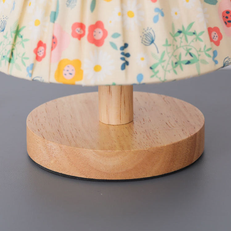 Moderner minimalistischer kreativer Eisenblumenform 1-Lampen Tischlampe