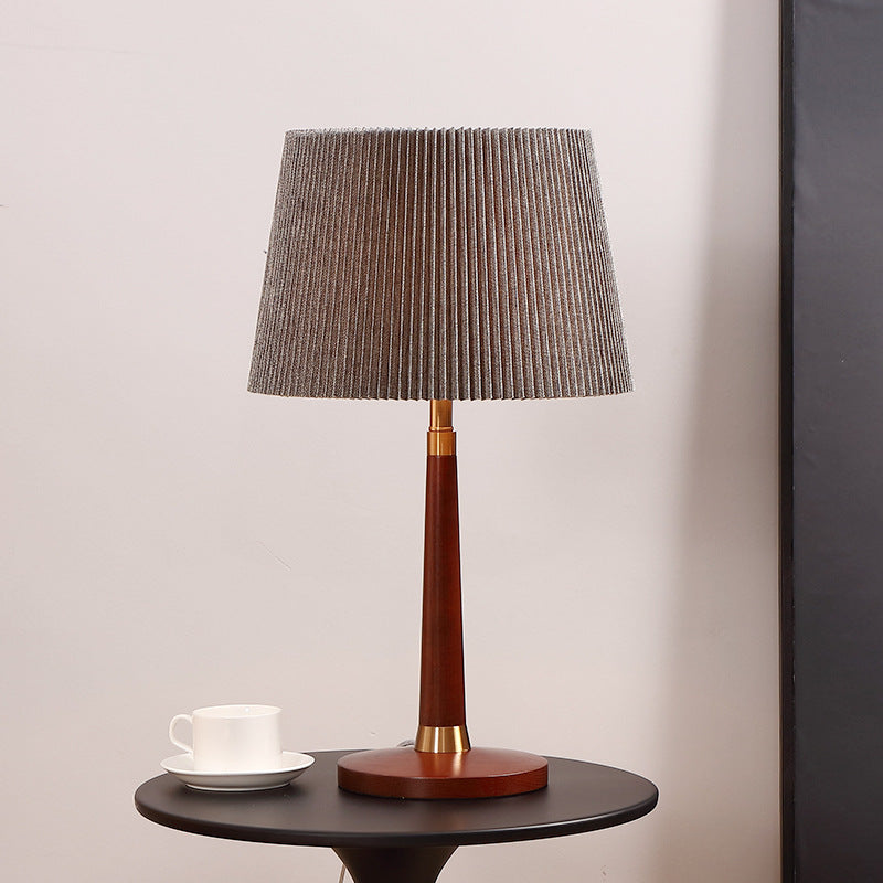 Mid-Century Modern Stehlampe mit geplecktem Schirm