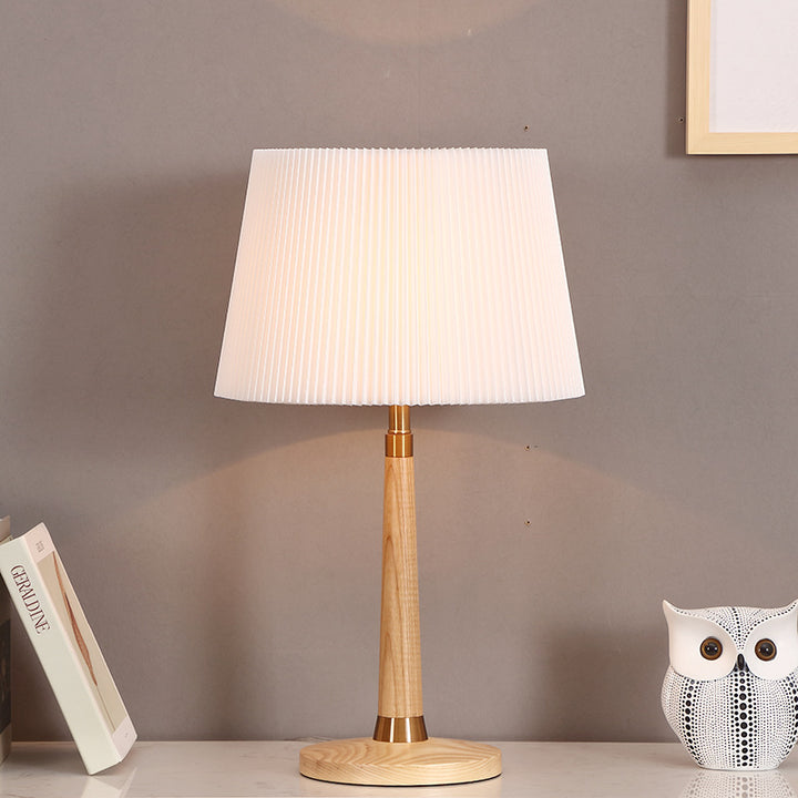 Mid-Century Modern Stehlampe mit geplecktem Schirm