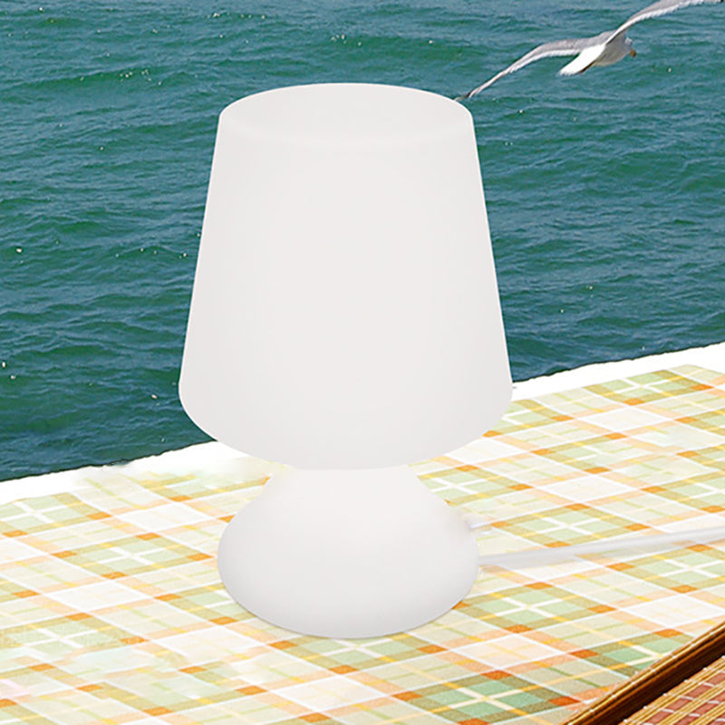 Moderne Minimalistische PE Becherform USB LED Tischlampe Nachtlicht für Außenpatio