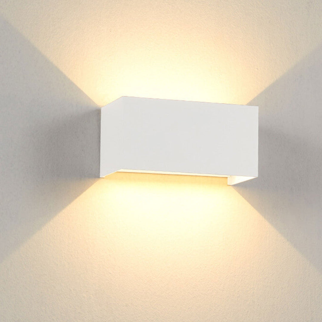 Moderne wasserdichte rechteckige LED-Wandleuchte für den Außenbereich mit Beleuchtung nach oben und unten