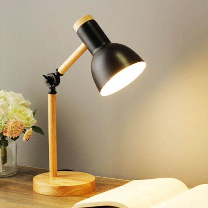 Nordische LED-Schreibtischlampe aus Holz
