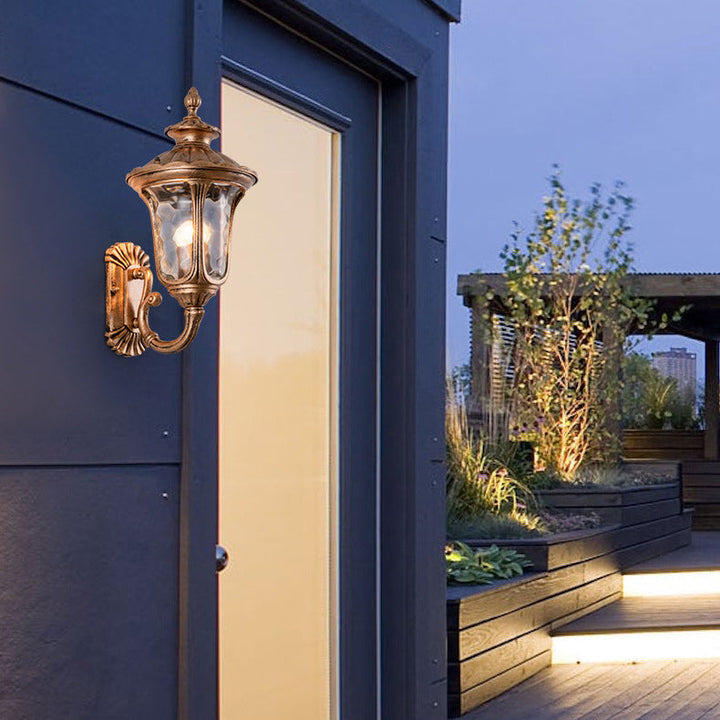 Traditionelle europäische wasserdichte kastellförmige Aluminium-Glas 1-Licht Außenwandleuchte für den Garten