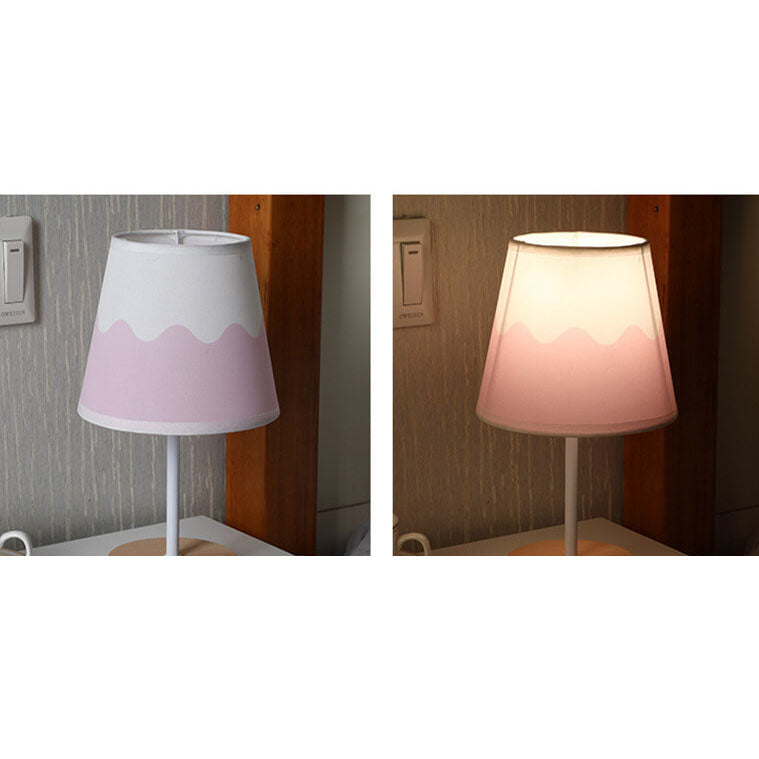 Nordic Vintage Stoffkegel Massivholz LED Tischlampe