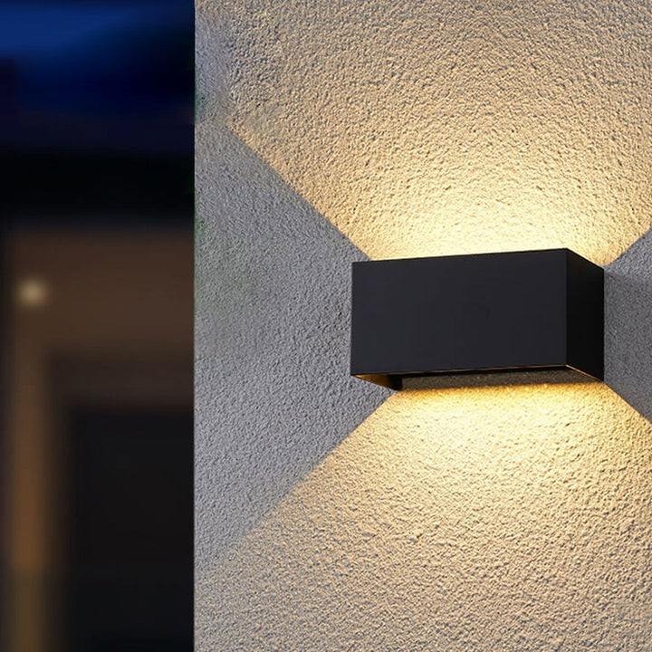 Moderne wasserdichte rechteckige LED-Wandleuchte für den Außenbereich mit Beleuchtung nach oben und unten