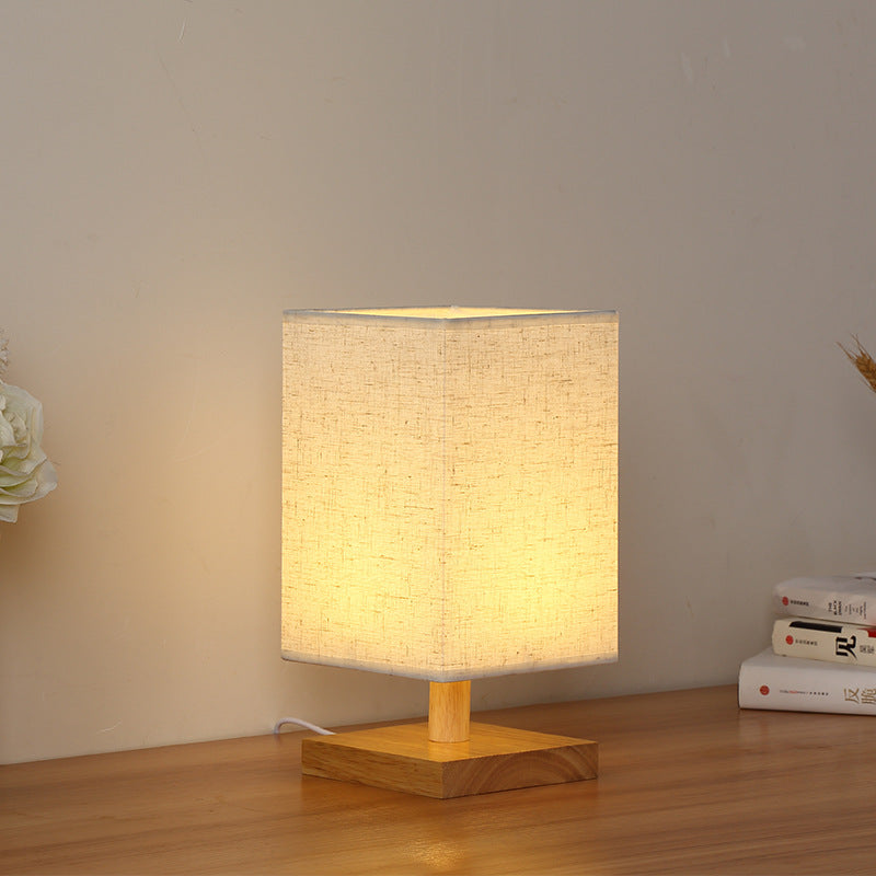 Kompakte skandinavische Holzfuß Tischlampe mit Leinenlampenschirm
