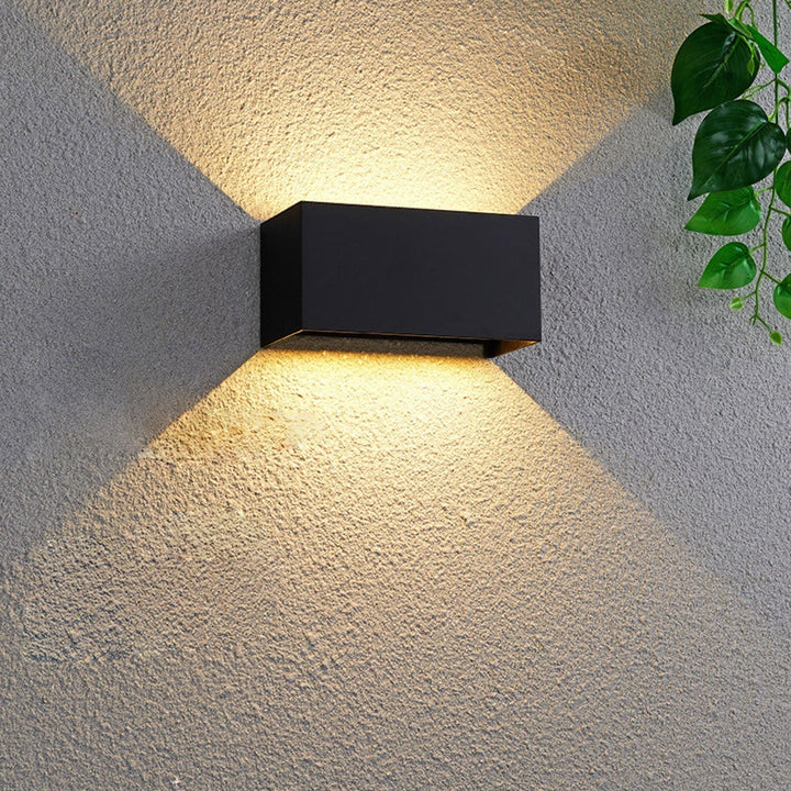 Moderne wasserdichte rechteckige LED-Wandleuchte für den Außenbereich mit Beleuchtung nach oben und unten