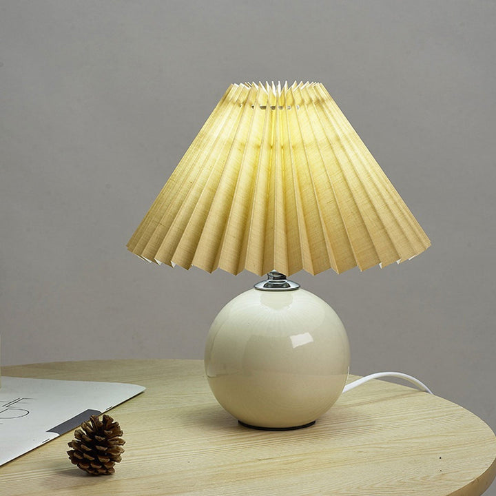 Nordic minimalist 1-Licht Tischlampe aus Keramik mit Falten