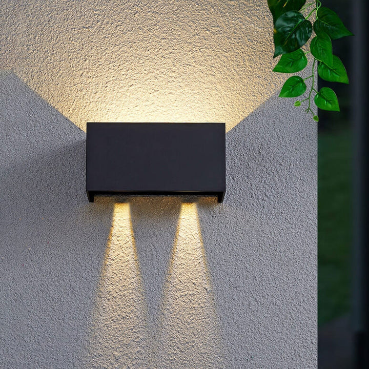 Moderne wasserdichte rechteckige LED-Wandleuchte für den Außenbereich mit Beleuchtung nach oben und unten