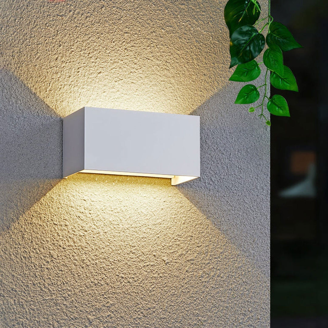 Moderne wasserdichte rechteckige LED-Wandleuchte für den Außenbereich mit Beleuchtung nach oben und unten