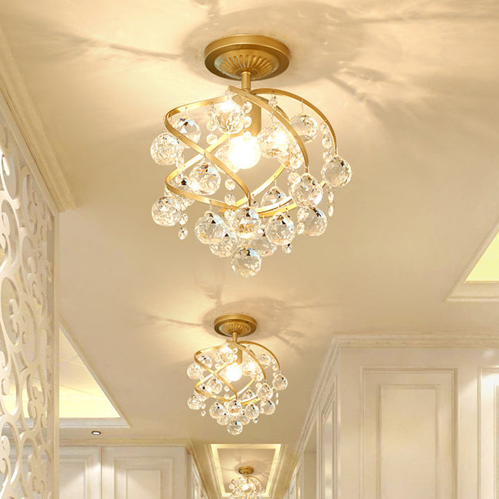 CrystalElegance Pendant - Luxus-Deckenleuchte mit Messingakzenten