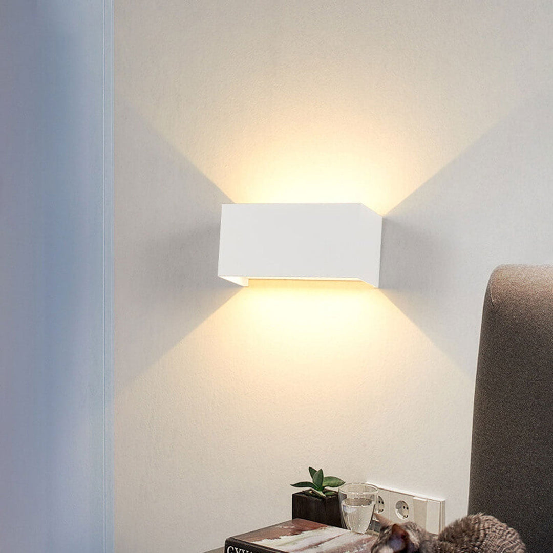 Moderne wasserdichte rechteckige LED-Wandleuchte für den Außenbereich mit Beleuchtung nach oben und unten