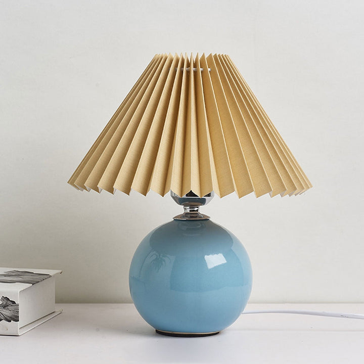 Nordic minimalist 1-Licht Tischlampe aus Keramik mit Falten