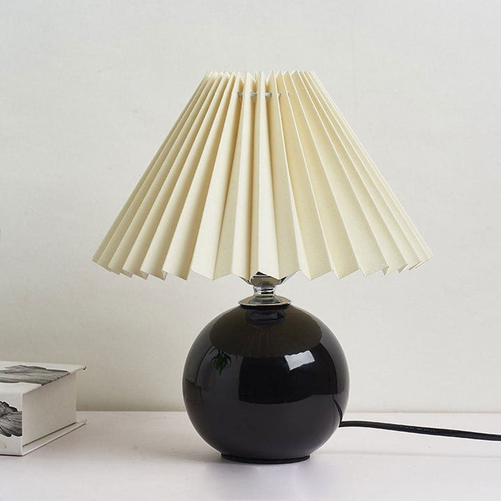Nordic minimalist 1-Licht Tischlampe aus Keramik mit Falten