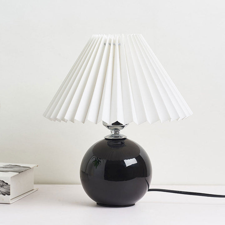 Nordic minimalist 1-Licht Tischlampe aus Keramik mit Falten