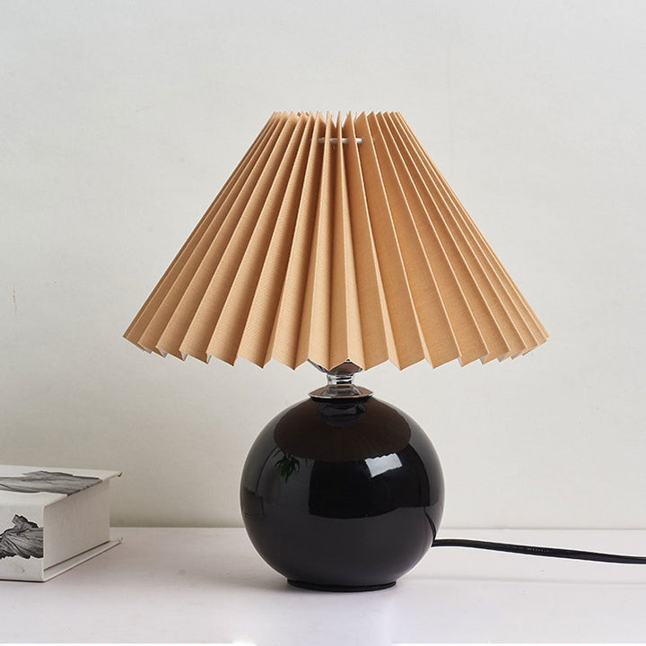 Nordic minimalist 1-Licht Tischlampe aus Keramik mit Falten