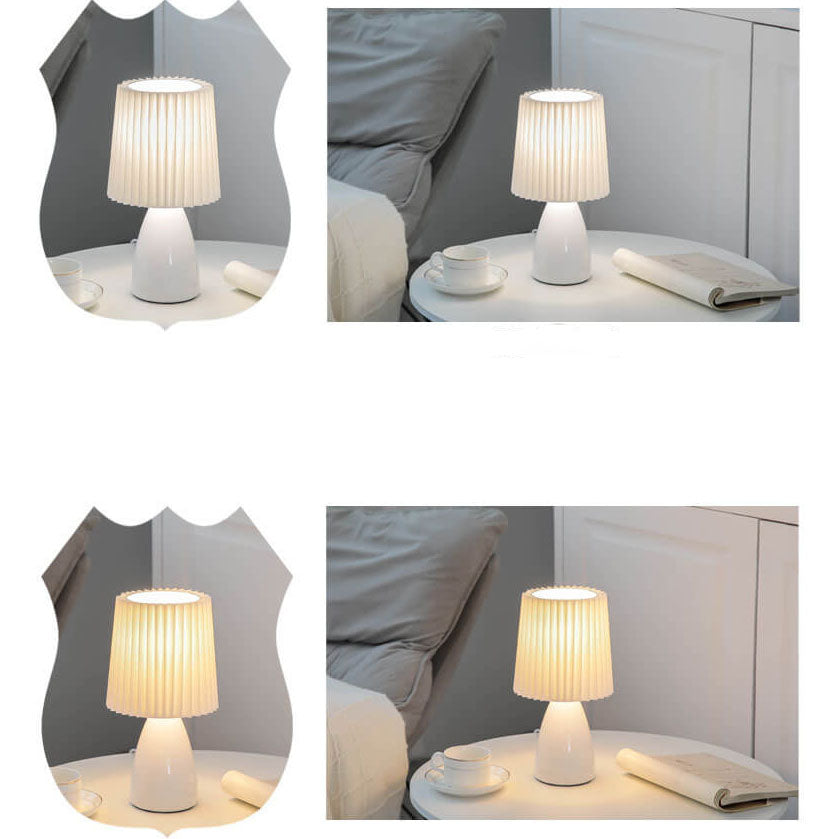 Skandinavische Retro-Tischlampe mit gefaltetem Schirm und Glasbasis