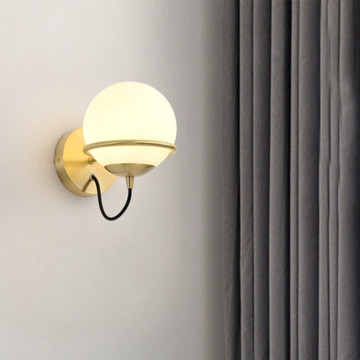 1 Kopf Nachttisch Wandlampe moderne Messing Wandbeleuchtung mit globalem weißen Glas-Schirm