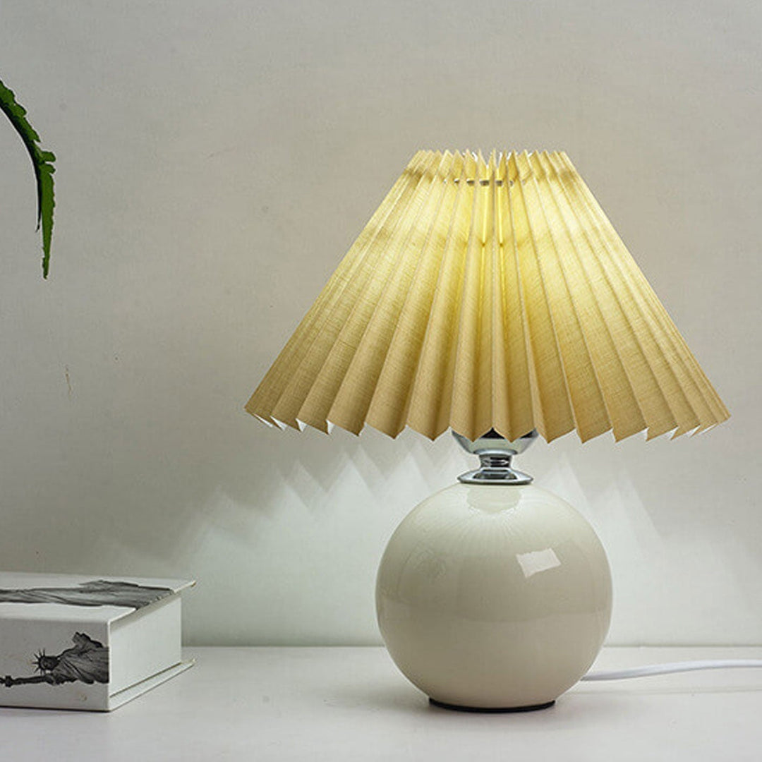 Nordic minimalist 1-Licht Tischlampe aus Keramik mit Falten