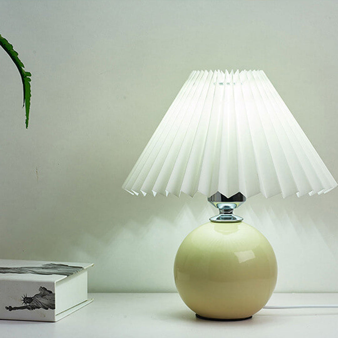 Nordic minimalist 1-Licht Tischlampe aus Keramik mit Falten