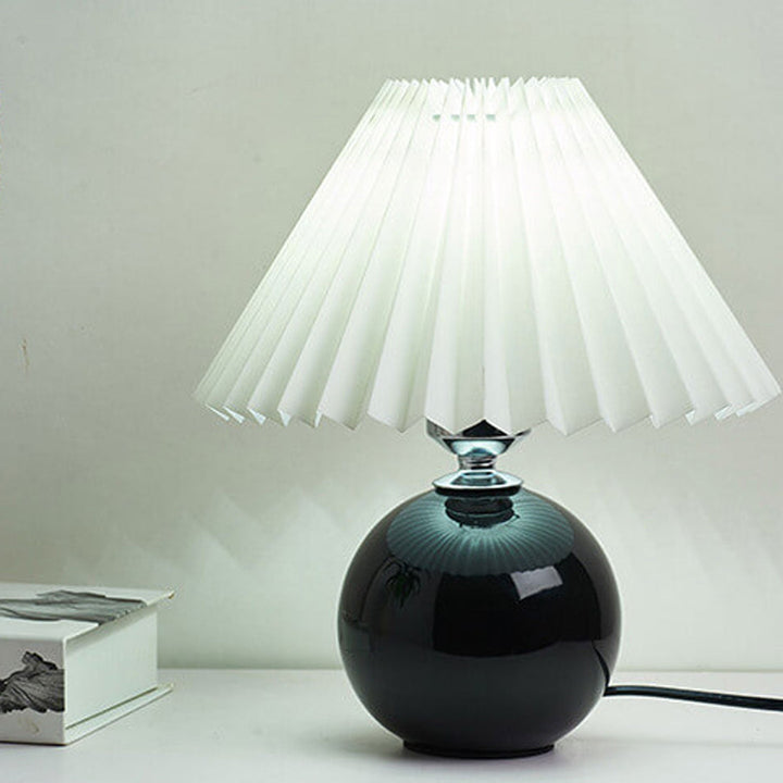 Nordic minimalist 1-Licht Tischlampe aus Keramik mit Falten
