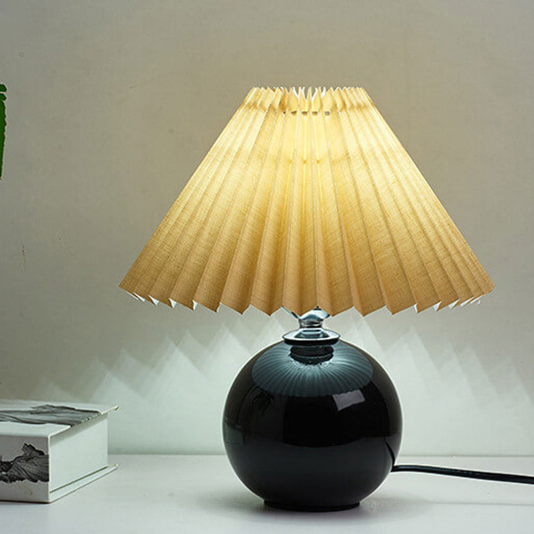 Nordic minimalist 1-Licht Tischlampe aus Keramik mit Falten