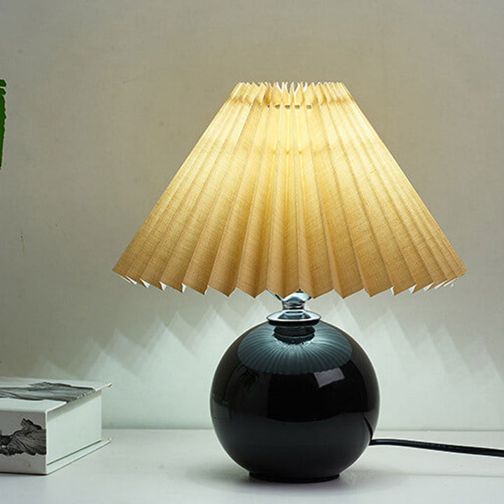 Nordic minimalist 1-Licht Tischlampe aus Keramik mit Falten