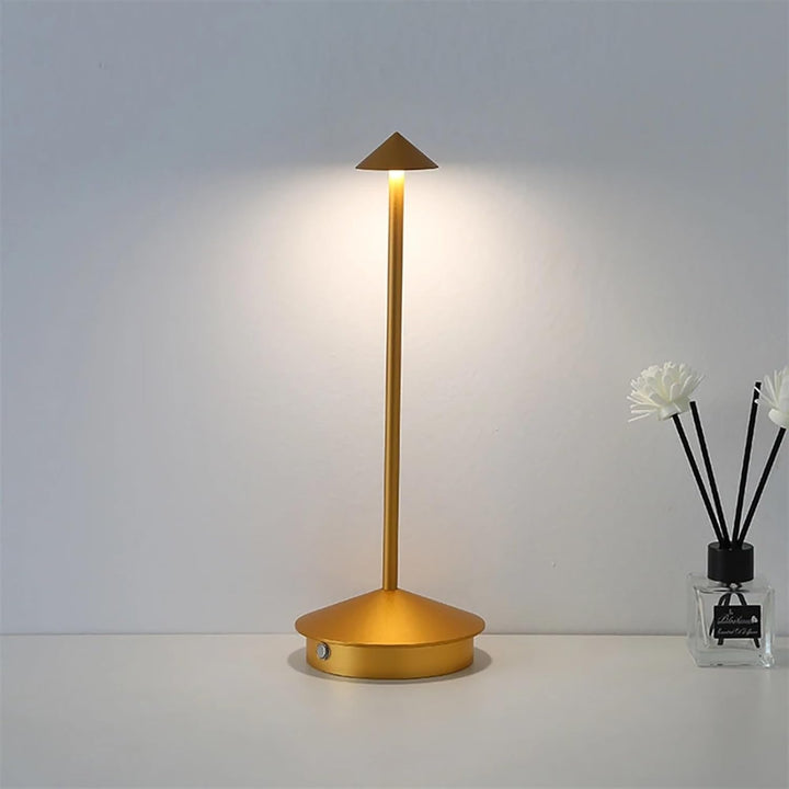 Robyn Arrow LED Tischlampe