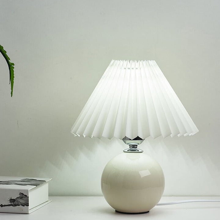 Nordic minimalist 1-Licht Tischlampe aus Keramik mit Falten