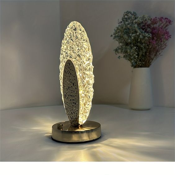 Moderne & Luxuriöse Pfauen-Tischlampe - CrystalGlow
