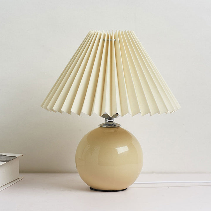Nordic minimalist 1-Licht Tischlampe aus Keramik mit Falten