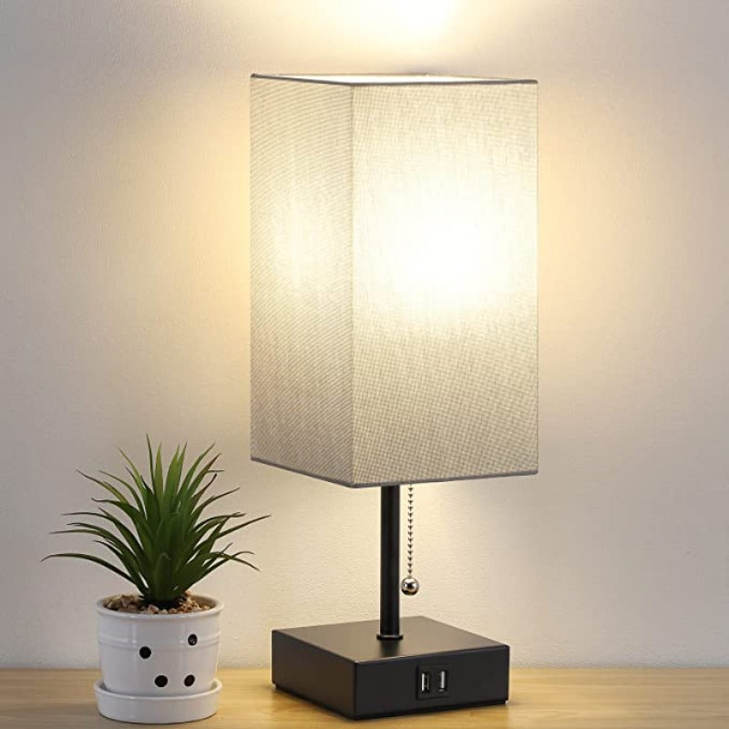 LumiCharge – Moderne Tischlampe mit USB-Ladeanschlüssen